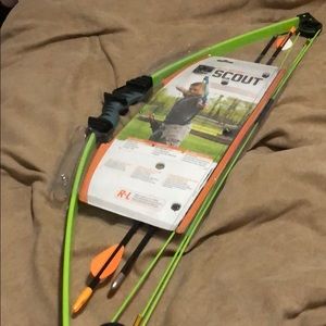 BRAND NEW NEVER USED ARCHERY BOW AND ARROW!!